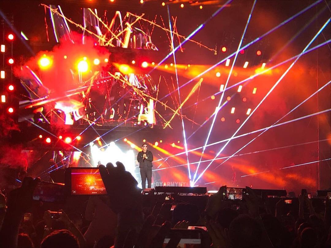 teamyankee_arg's tweet photo. @daddy_yankee hoy en el Estadio Olímpico Félix Sánchez #RD🇩🇴 #TamoEnVivo #DYarmy #daddyyankee #rompiendotarima https://t.co/9BKQgV5UKY