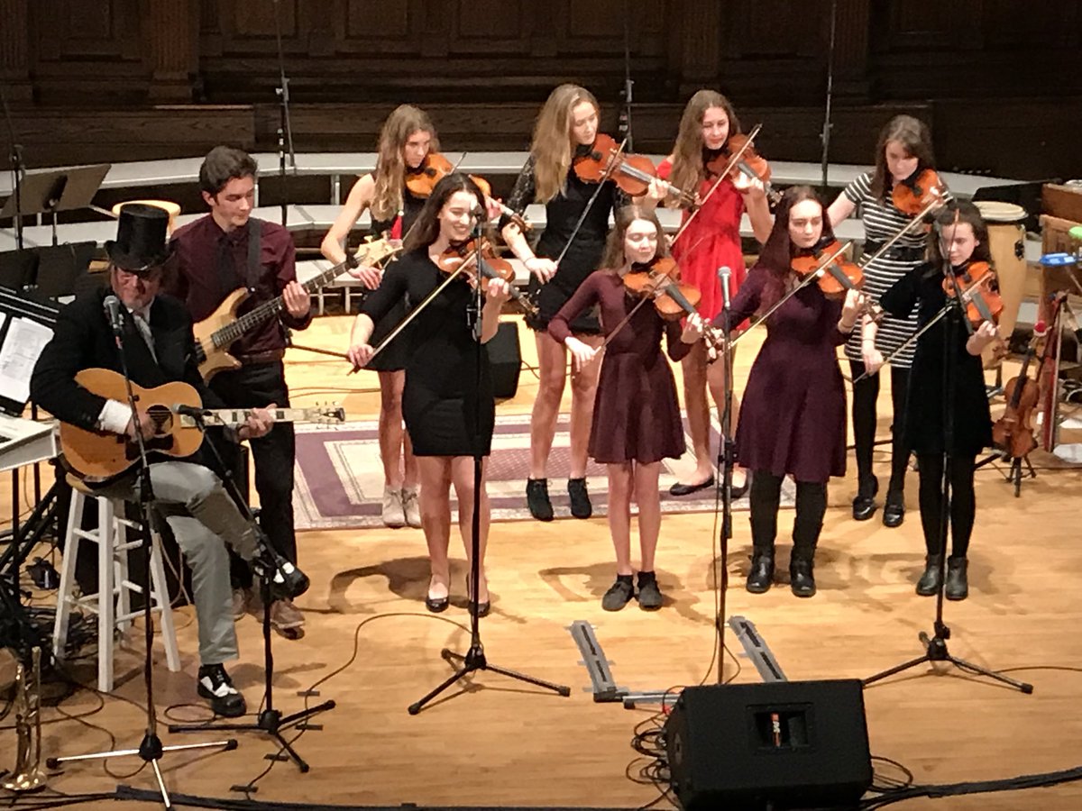 KenAndrewsEduc's tweet photo. Enjoying this amazing evening of classic Canadian music from @daniellappmusic and musical friends - a gift to our community! https://t.co/OcI2OMo5XI