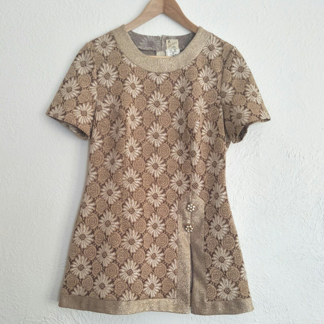 annieandbern's tweet photo. Good starts for new A&amp;B stuff! Lyrics popped into my head out of nowhere this morning, then I found this vintage top at @SaversAu this afternoon for shows! Guess how cheap it was?! ~ Annie #crimplene #SylviasKnitwear #1960s https://t.co/ebDIPrUgs8