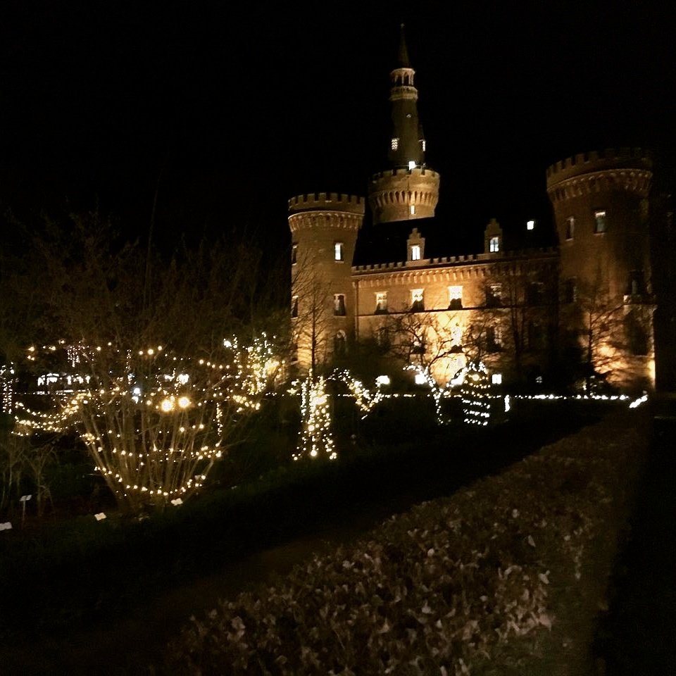 _Waalheimat's tweet photo. Weihnachtsmarkt auf Schloss Moyland am Niederrhein. So schön 😍 https://t.co/xvXTxMaLVT