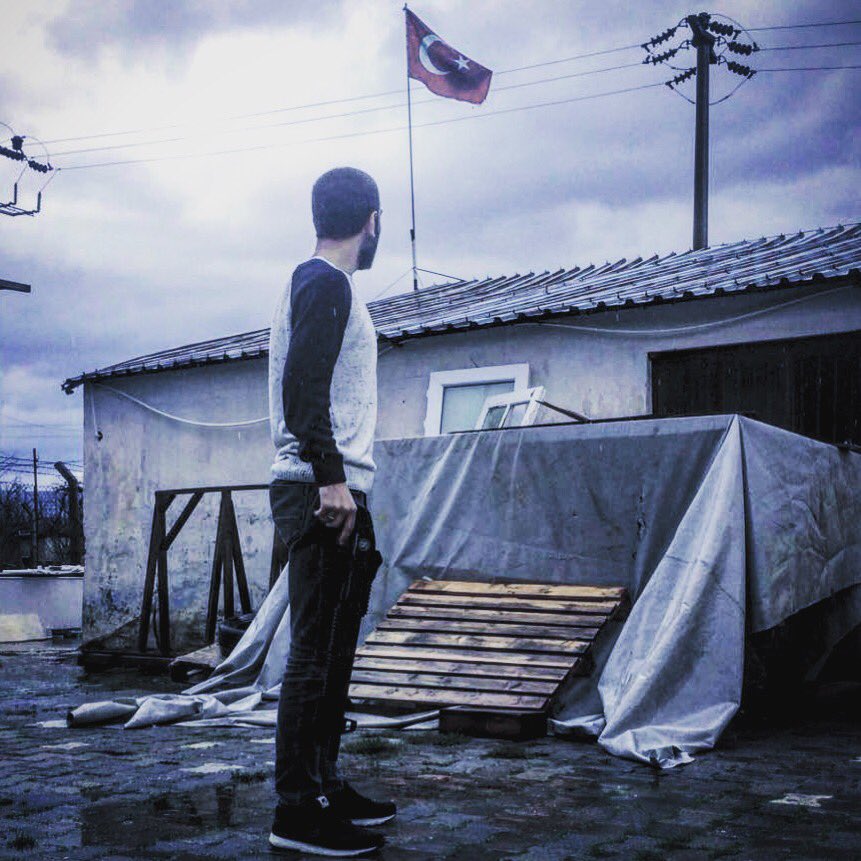 Ey ay yıIdızIı bayrak! Sen varsan biz de varız. Sen yoksan biz zaten yokuz.