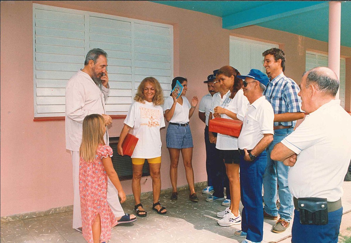 pjarmengou's tweet photo. He tingut l'oportunitat d'entrevistar una de les poques persones que va conviure amb #FidelCastro a la seva casa secreta de L'Havana. Aquest és el resultat:
"La cara oculta i familiar de Fidel Castro", avui al @diariARA 
https://t.co/hnqQPHe5TC https://t.co/1LP1QZhQve