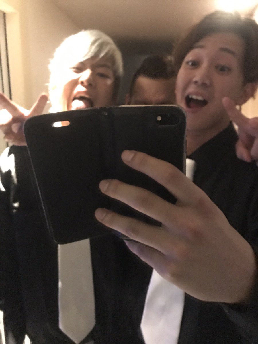 xxobby33's tweet photo. おそろしや
夢みたい

社長、銀太、まる、脇とチューしたけどふぉいはしてくれんかった😭

銀太とふぉいは俺らのこと覚えてくれとったしもう感無量です。

2日間ありがとう

#レペゼン地球#香川#LIVE https://t.co/QJfB3RKoMy