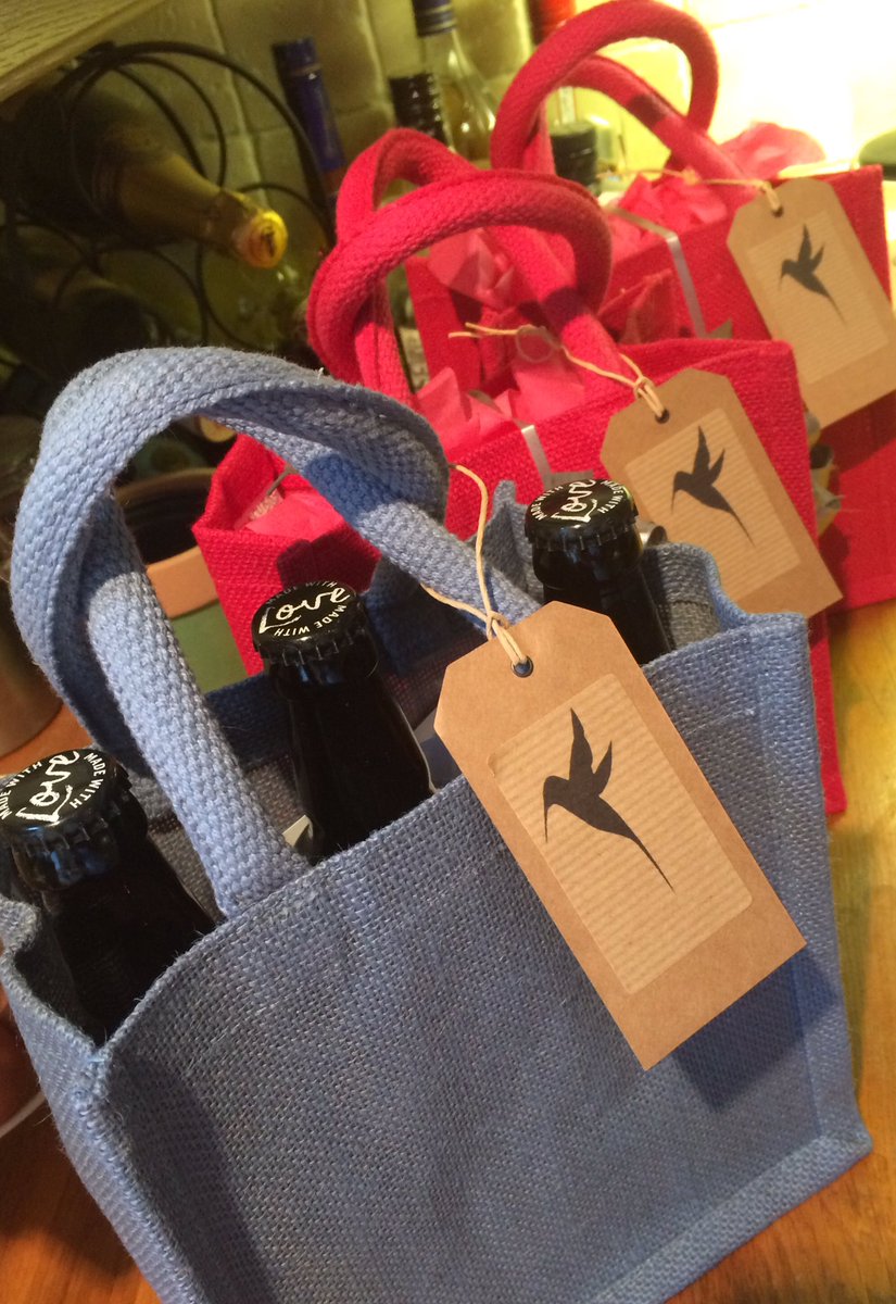 digger1dog's tweet photo. Thankyou Xmas gift bags from @HoneysuckleGift for my team at Global. https://t.co/cD6T2ruaQZ