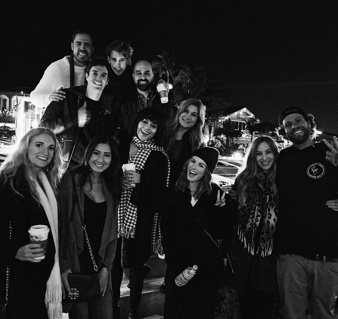 maui_lovebug's tweet photo. Everyone shines and is so beautiful :)

#BestShot <333

@VanessaHudgens @austinbutler @shenaegrimes https://t.co/szGYniiP5J