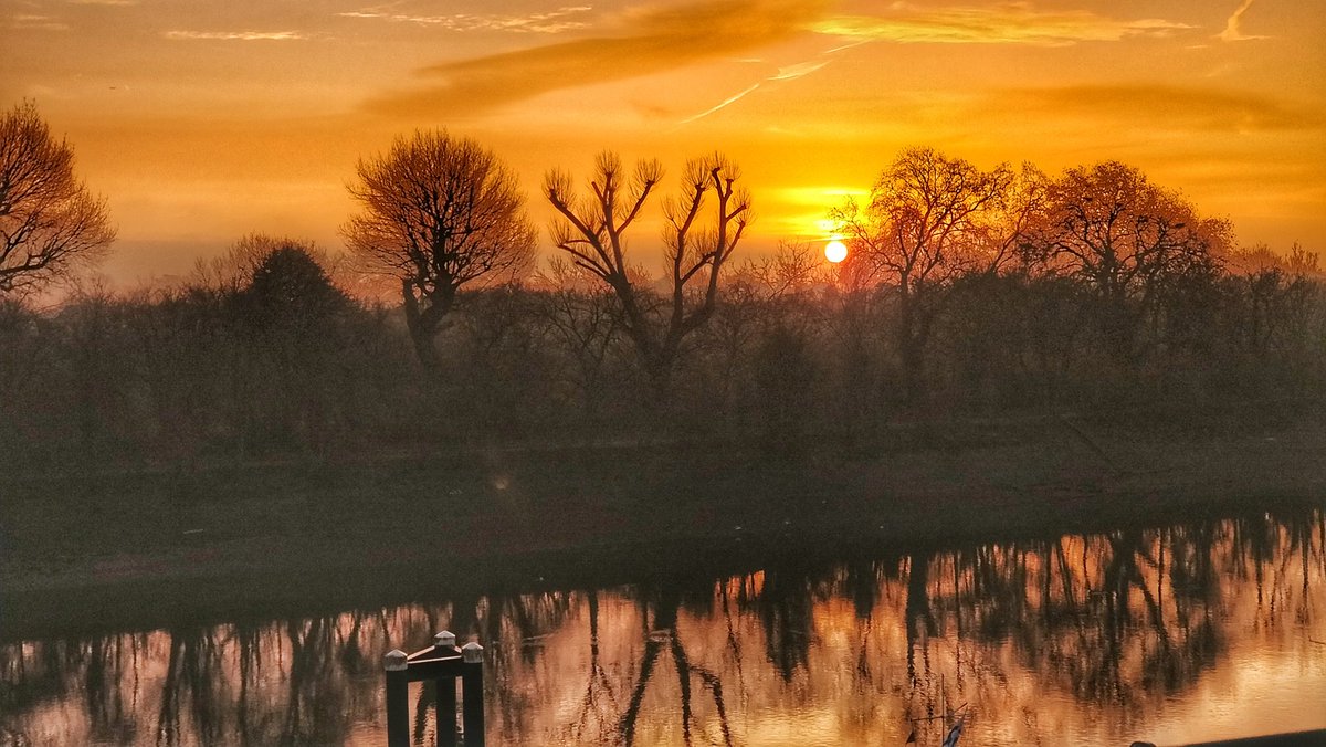 chiswickish's tweet image. Beautiful #costadelchiswick &amp;gt; RT @mikemichaelsUK: Good morning from #Chiswick