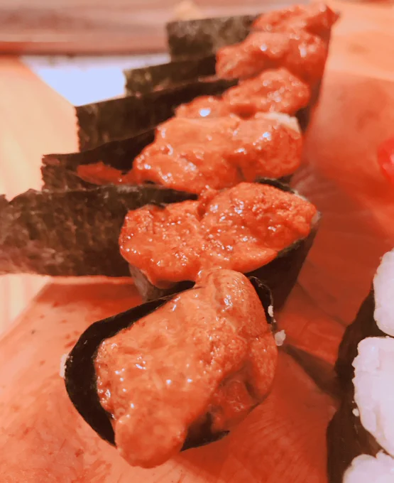 金曜の夜、アシさん達と赤羽で忘年会をやった。一次会はちゃんとした店でちゃんとした物を食べて、二次会は「現存する最古の赤羽的な店」に移動。
そしたら入店30分後に、客の女が派手に吐血し、救急車騒ぎに。
若いアシさん達は、ドン引きしながら帰っていきました。来年は手伝ってもらえないかも? 