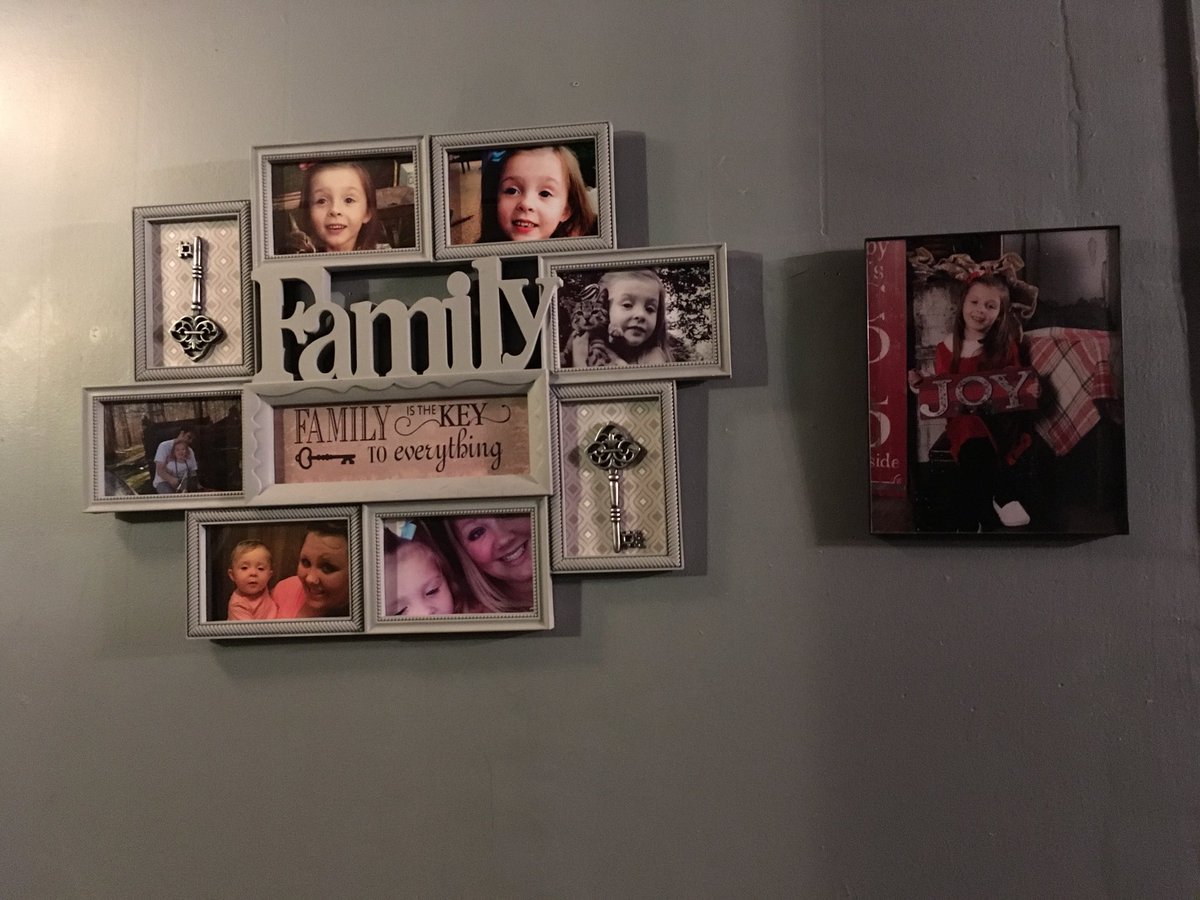 AprilLainhart's tweet photo. Love my new picture frame 😘 https://t.co/OGh7DsLn0W