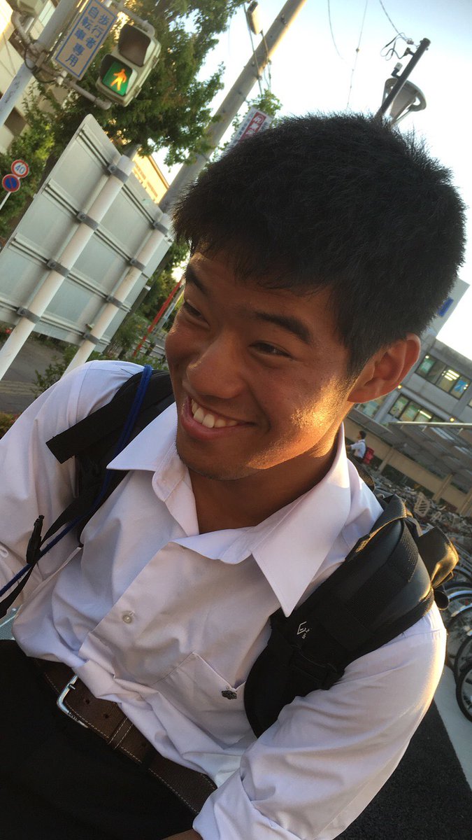 akadasuki_72's tweet photo. No.4 竹峰 隆成
竹峰兄弟の弟。
強靭な体幹を活かした堅実な守備をこなすDF。まさにSC豊田を体現する男。
その屈強な胸板とケツ筋に代表される「ゴツさ」はサッカー部1年随一。
また狂人的な胃袋を持ち、食いしん坊キャラとして遠征時には救世主と化す。 https://t.co/M888mJmagY