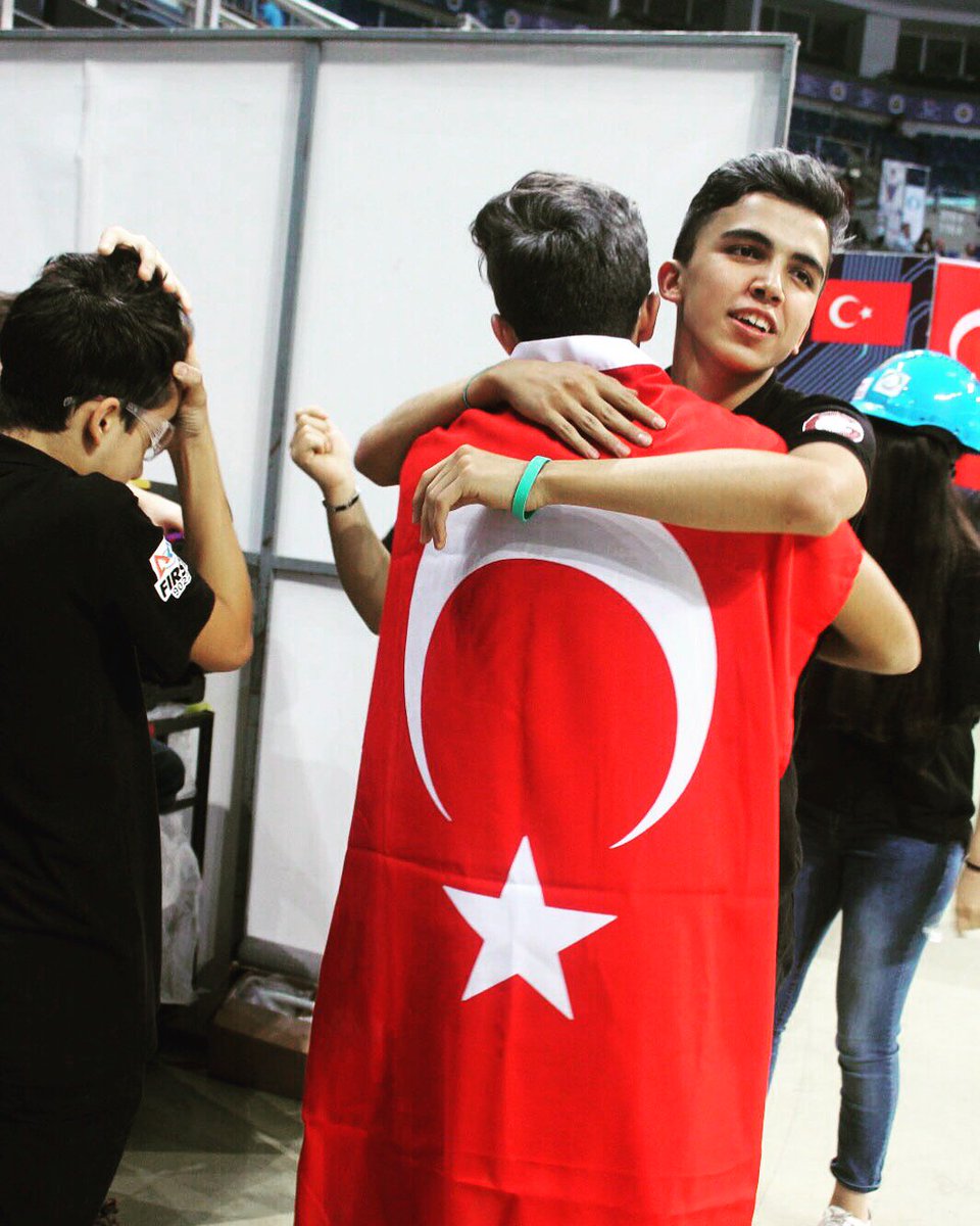 RoboGedik9022's tweet photo. 🇹🇷🇹🇷 #frc #offseason2017 https://t.co/t8vT22oaoT
