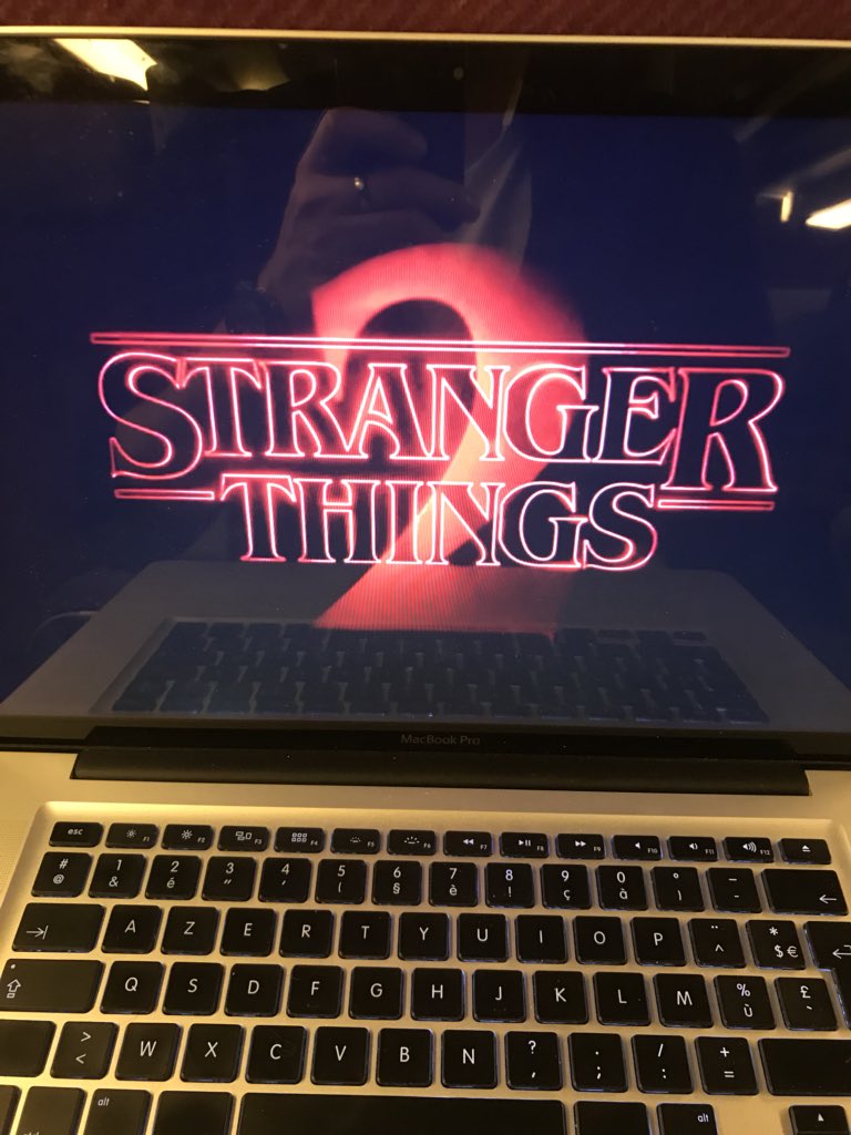 Coucou les copains <a href="/SNCF/">❌</a> ! A bord du 8869 direction Nantes, bon courage 😬 #StrangerThings2