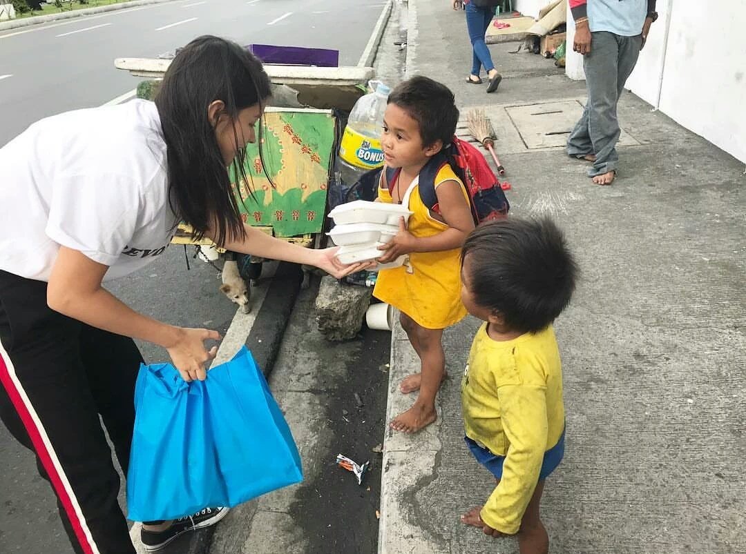 joan53M's tweet photo. #HopeSunriseToSunset

#LizaAtTwenty18DaysToGo 

It's better than To give Than To Receive!
Love you both Forever https://t.co/dsX6q5eajU