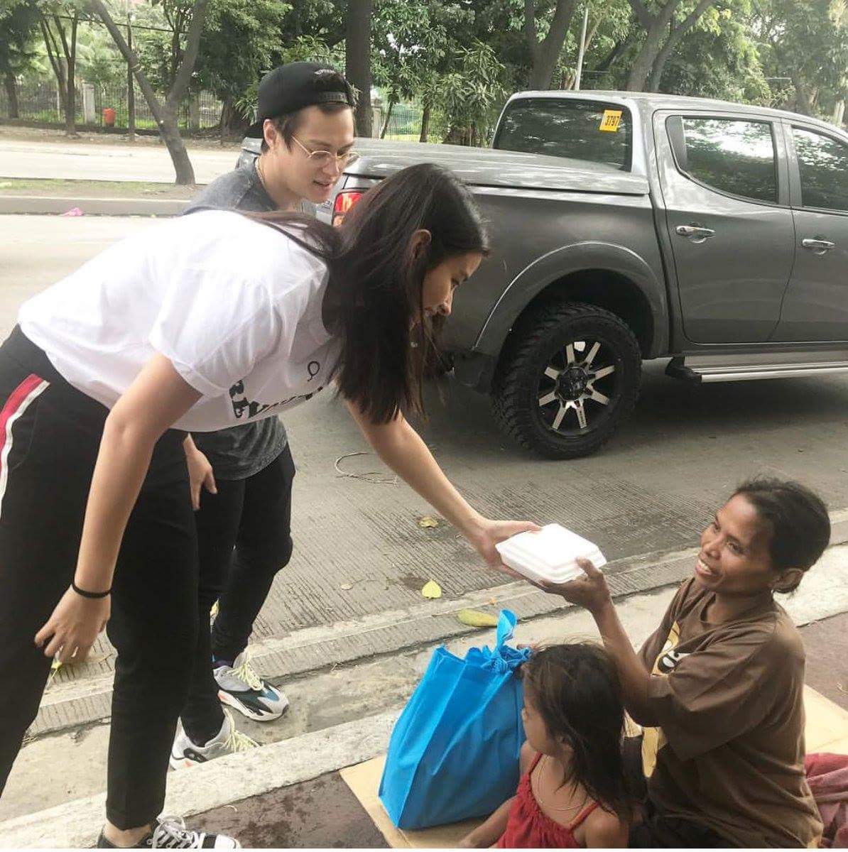 joan53M's tweet photo. #HopeSunriseToSunset

#LizaAtTwenty18DaysToGo 

It's better than To give Than To Receive!
Love you both Forever https://t.co/dsX6q5eajU