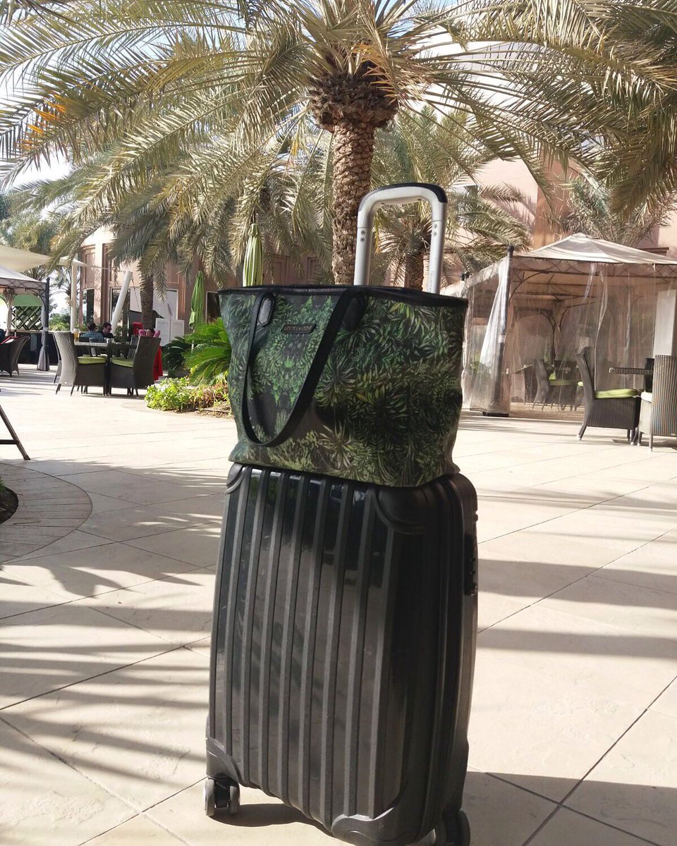LouellaOdie's tweet photo. I’m dreaming of...a winter escape, somewhere warm with palm trees!🌴Love this shot of one of our Jungle Canvas Totes in Dubai with @jadeywadeyb 🙏 #winterescape #britishdesign #tropicalinspiration https://t.co/upi7qK391G