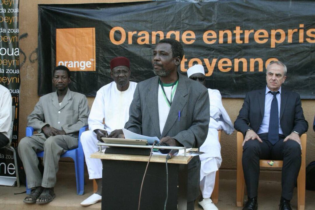 AUBERTDominique's tweet photo. La Fondation Orange Niger aide l’école Toudou Maouré de Tahoua par un don de 100 tables bancs. Ratio élèves par table divisé par deux.
@FondationOrange et @OrangeNiger au côté des enseignants et des enfants https://t.co/WeuvBqNnW9