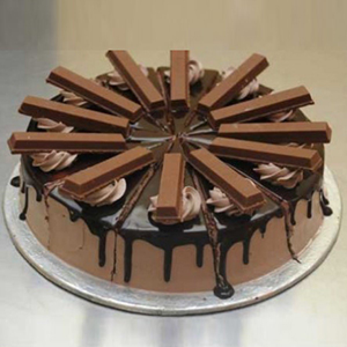 olafcakes's tweet photo. KitKat Cake https://t.co/H3wOVoBVLO