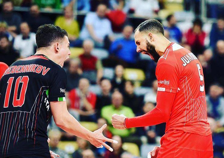 fedefmar's tweet photo. IT'S FINAL ⚪🔴 #atuttofuoco #FIVBMensCWC #volleyball #Lube https://t.co/xBtX1OrZuJ