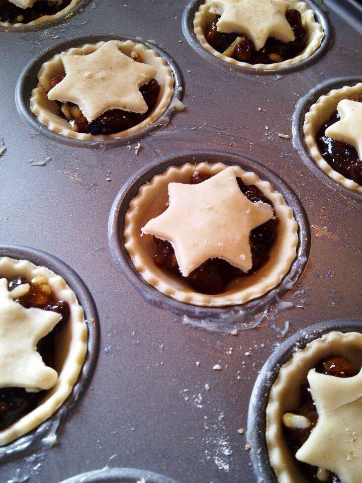 GranadaFoodTour's tweet photo. Mince pie madness has begun in Escoznar! #mincepies #merryandbright #foodceleb #edeats #granada #villagelife #christmastraditions #homemadetreats #homebakedwithlove https://t.co/eFEH3UsGEQ