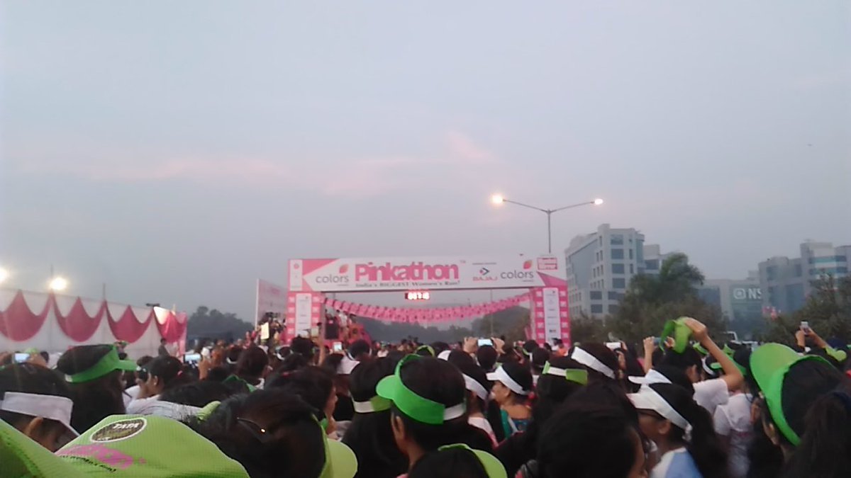 beganihabibi's tweet image. Today #PinkSisters were all ready to run and #leavebehind everything that stopped them from stepping forward in life in some way or another
#ColorsPinkathon a race for awareness. A race for courage and determination
Big thanks to@milindrunning @ReemaSanghavi for this initiation.