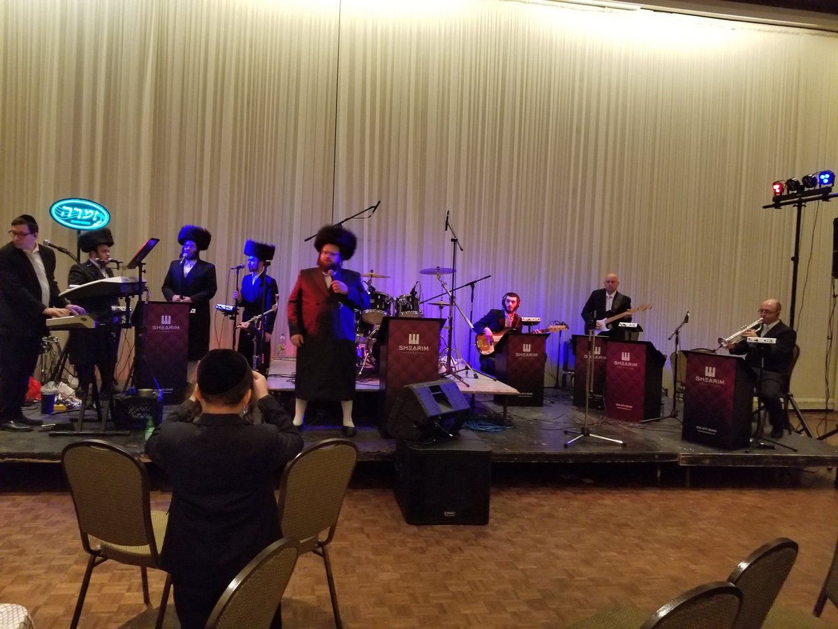 ZimraChoir's tweet photo. Beautiful private chanukah party and #mlavemalka with #shearim orchestra https://t.co/uJfyb6EmIo