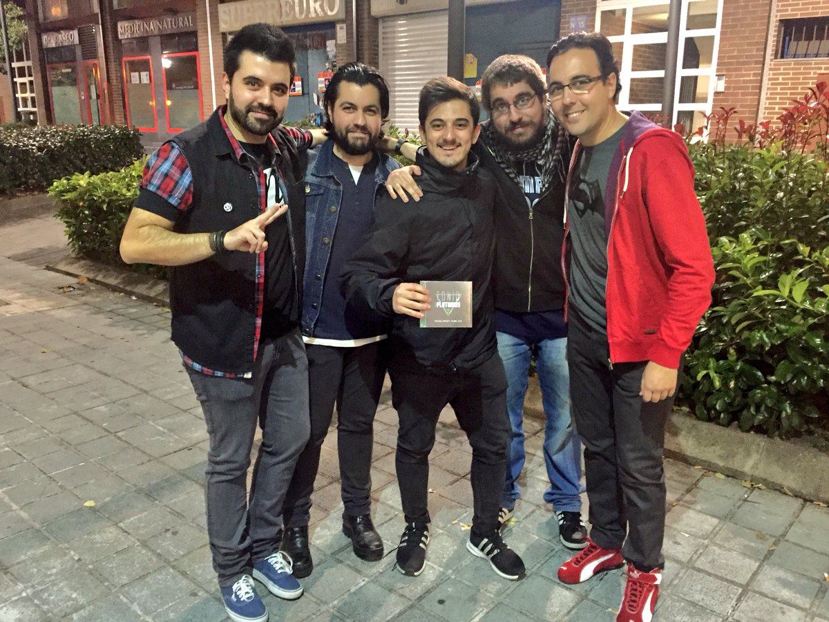 BetoMartinez3c's tweet photo. Anoche presentaron mis amigos de @Plutoniers su primer EP Posiblemente Punk Pop en el 13 y Medio. Yo ya tengo el mío https://t.co/AlMNfxst2u