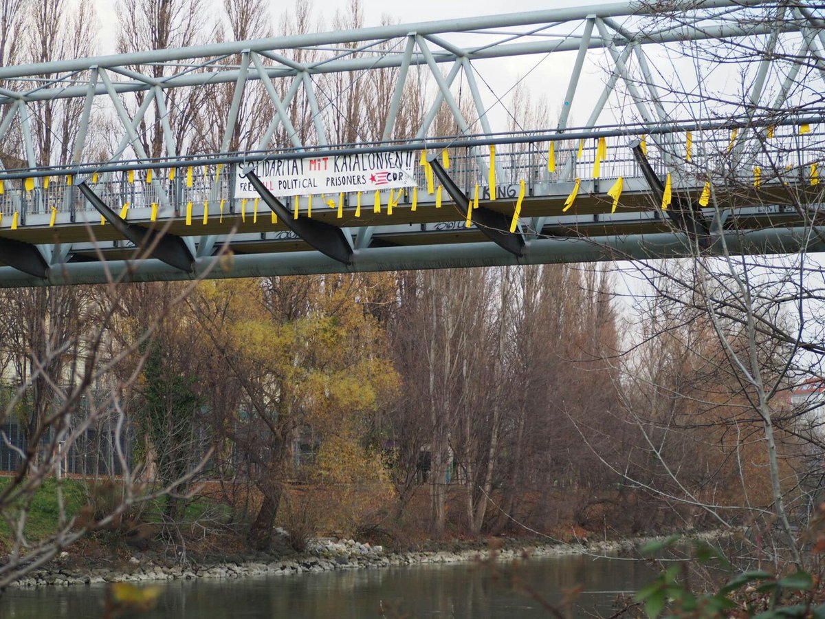 El món es desperta solidari amb Catalunya
<a href="/CDR_Nice/">CDR NICE</a> 
@cdrcatparis 
<a href="/CDR_Munic/">CDR München</a> 
<a href="/CDR_mx/">CDRmx</a> 
<a href="/CdrLondon/">CDR London</a> 
<a href="/CDR_Bordeaux/">CDR Bordeaux</a>
@OcpourCatalogne 
<a href="/CDRberlin/">CDR Berlín</a> 
<a href="/CDReBerlin/">CDRe Berlin</a> 
<a href="/CDR_goietolo/">CDR GIPUZKOA</a> 
<a href="/CDR_Padova/">CDR Padova</a> 
<a href="/CDR_Milano/">CDR Milano 🎗</a>
<a href="/CDRMiami_USA/">Oriol Güell out of context</a>
<a href="/CdrFreiburg/">CDR Freiburg Baden</a> 
<a href="/cdr_wien/">CDR-Wien</a>
<a href="/CDRBretagne/">CDR Bretagne</a>
@CDRmp