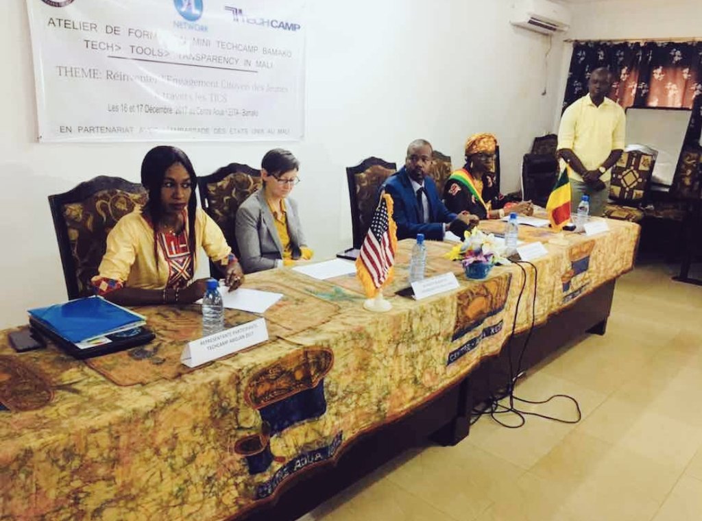 LalaichaM's tweet photo. Cérémonie de lancement du #TechCampMali hier matin à #Bamako avec le partenariat de @USEmbassyMali au centre #AouaKeita #YaliTechCamp https://t.co/BHwlZwv520