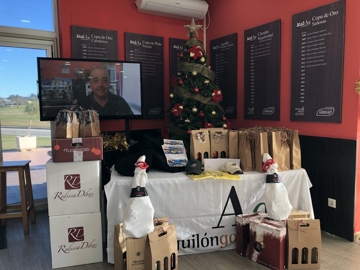 AguilonGolf's tweet photo. Gran torneo y gran recuerdo para Pedro, jugadores en el campo, regalos preparados y un tiempo muy bueno hoy en @AguilonGolf https://t.co/QLLN7hEKWT