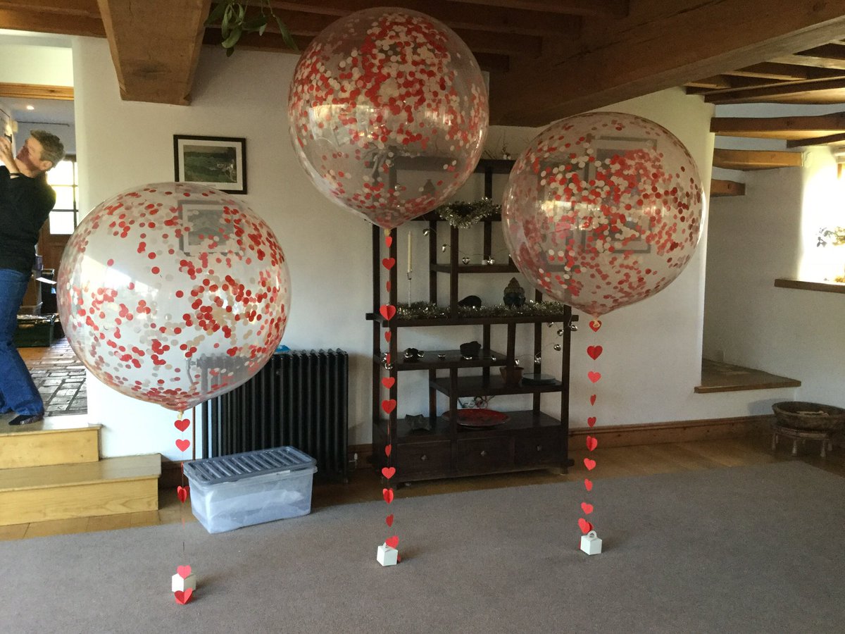 norfolkballoon1's tweet photo. Gorgeous 3ft #confetti #balloons for this #wedding yesterday. We hope you had a wonderful day! #congratulations @chaucerbarn https://t.co/mOiP7I49Ke