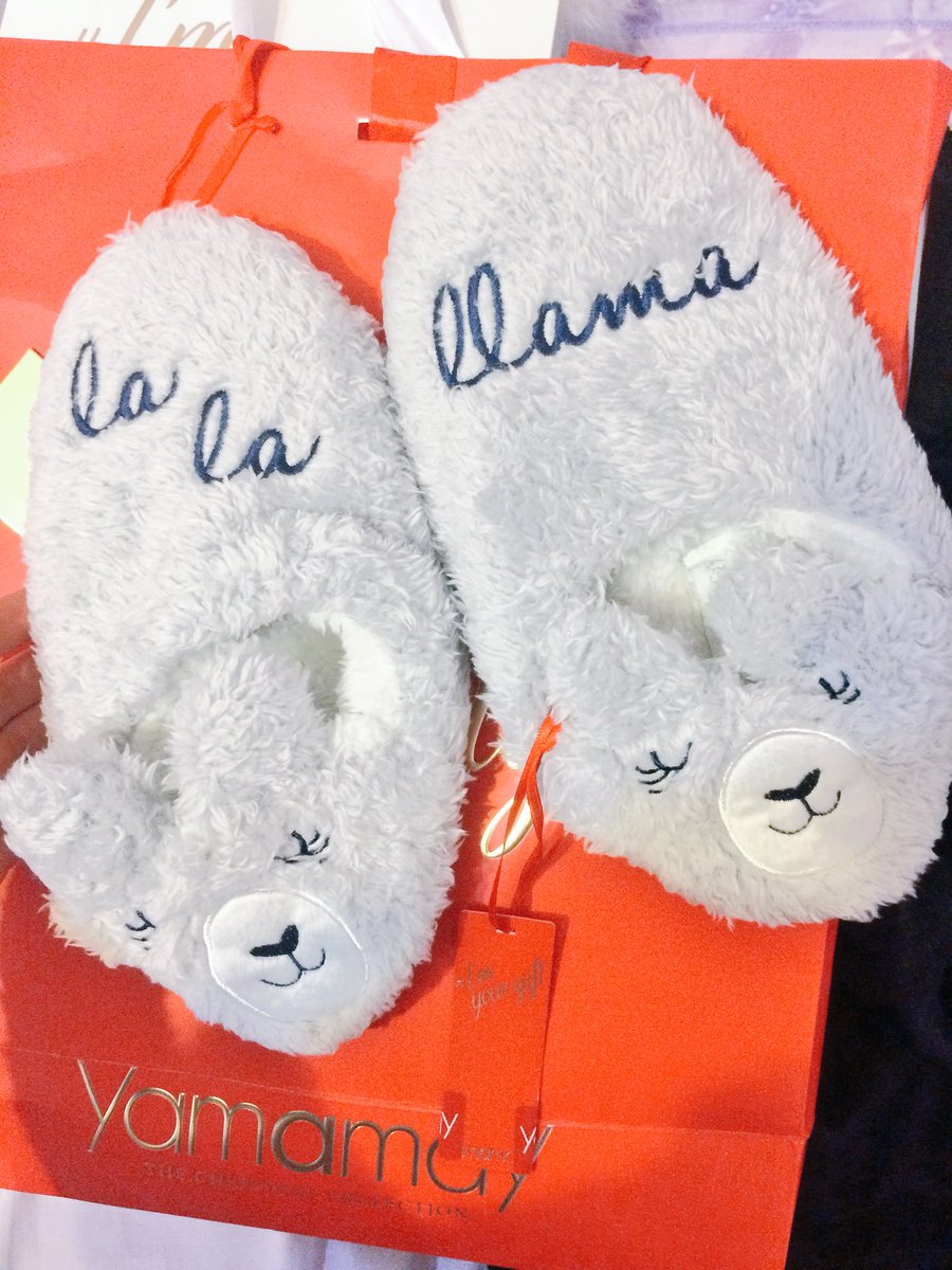 oceangem6's tweet photo. mamma mi ha comprato queste cosine pucciose natalizie gRAZIE MAMMA https://t.co/IozkvuYMmI