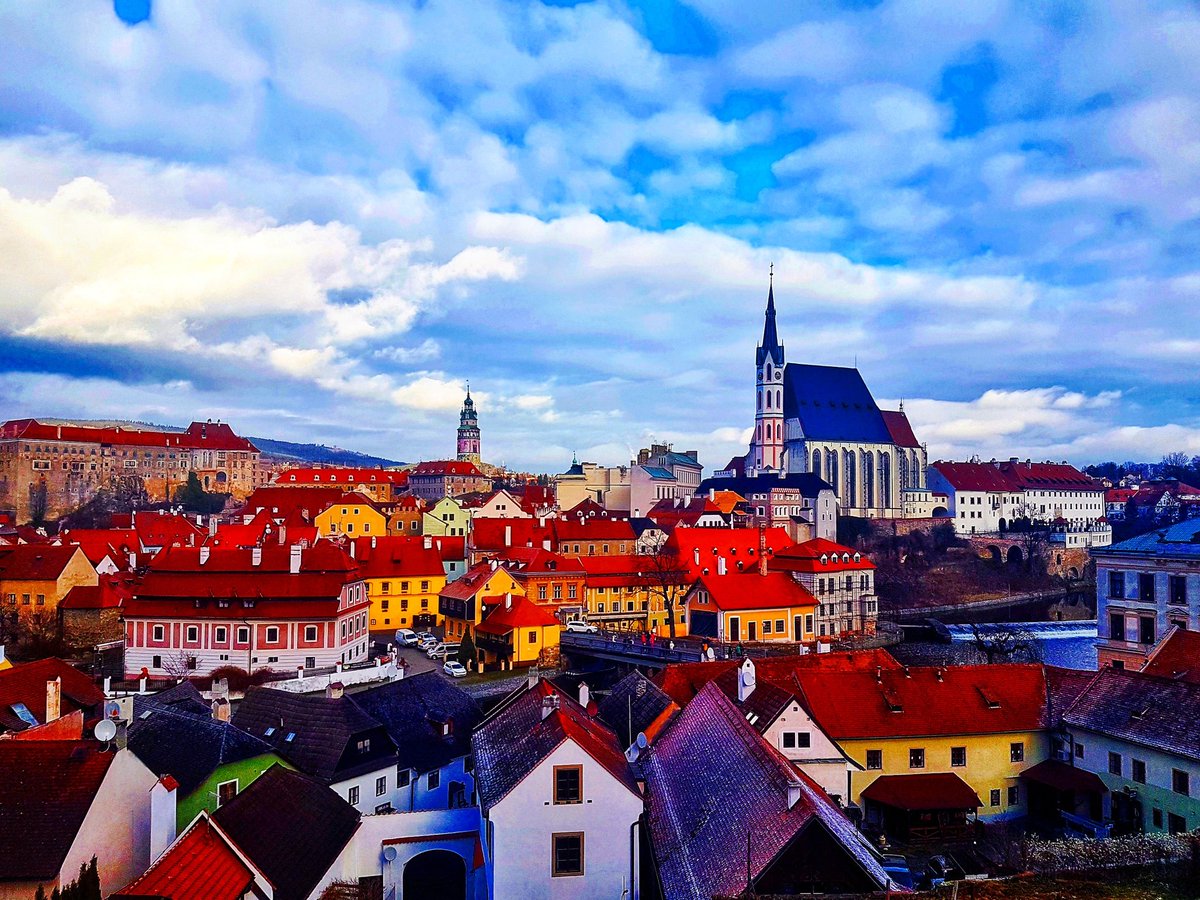 Did you know that two of the Hostel movies were filmed in the little Czech town Český Krumlov? Well, I tried to avoid thinking about that and when it did enter my mind I tried to remember that it was just movies 😄 Now on the bus back to Prague. Denmark on Wednesday ❤