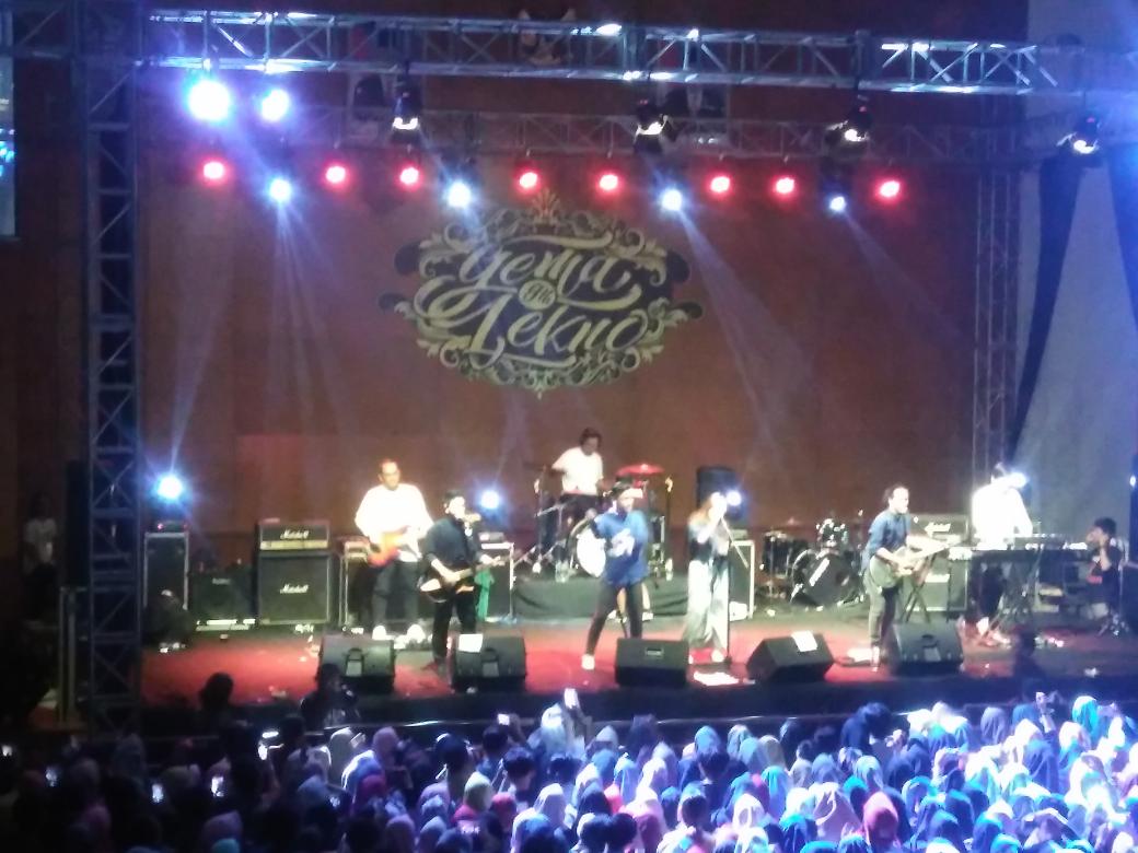 Sekarang giliran <a href="/sayHIVI/">HIVI!</a> yang on stage nihh civitas petcahhh abissss <a href="/Gema_tekno9/">Gema Tekno 9</a> di UIN Sunan Gunung Djati Bandung