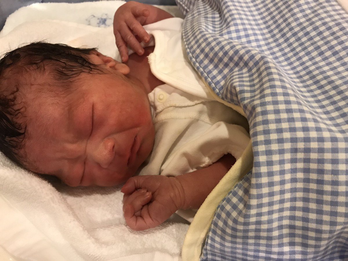 Yuya 平成29年12月16日午前1時3分に28gの元気な男の子の 赤ちゃん産まれました 嫁さんも赤ちゃんもほんまに よく頑張ってくれた 立ち会い出産も出来て良かった とりあえず可愛すぎてメロメロです 名前は 高橋海凛 たかはし かいり です