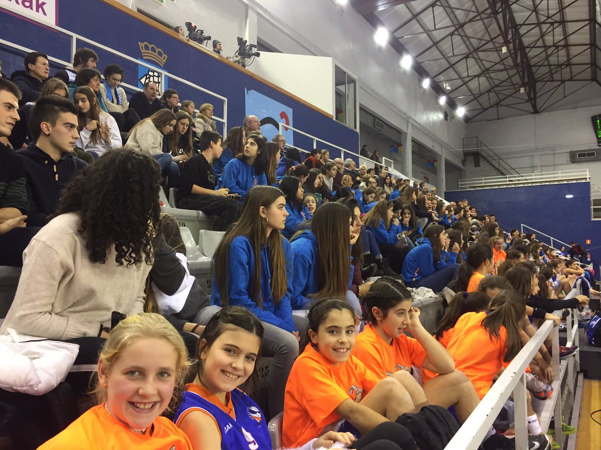 beraberasaski's tweet photo. Disfrutando del #basketfemenino de #LigaDIA con @donostibasket cerca de 200 socios de nuestro club ayer en el #gaska y ... una victoria más para el IDK 👏👏 que gran ambiente!! https://t.co/ZQ6COjdgW0