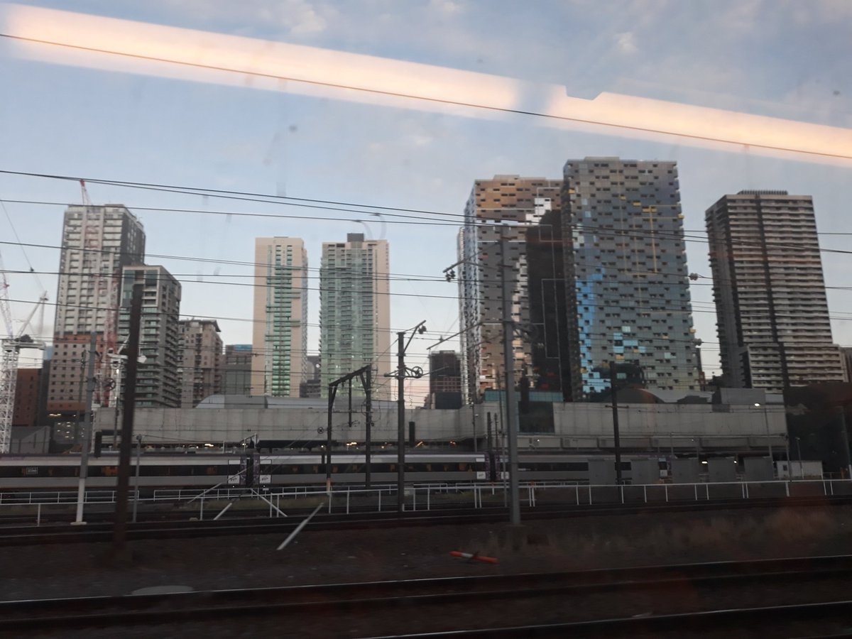 Tonyaaaagh's tweet photo. Victoria high rise life #Melbourne #skyline https://t.co/xZBdbG84Th