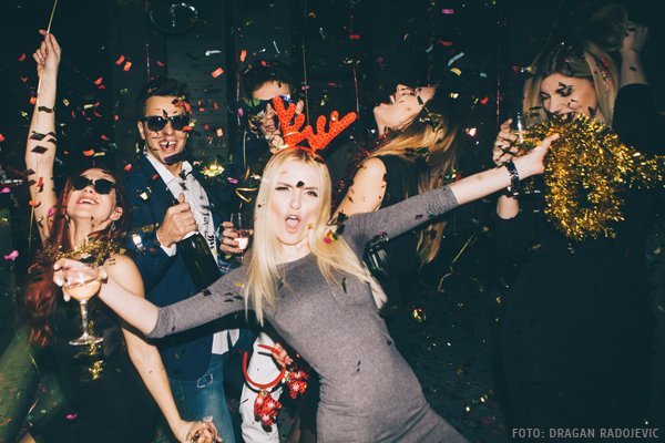 koeln_de's tweet photo. Lust auf feiern an #Weihnachten?🎄 🎉 Das sind unsere #Partytipps! https://t.co/yglm48e2zQ https://t.co/qx39HO3nga