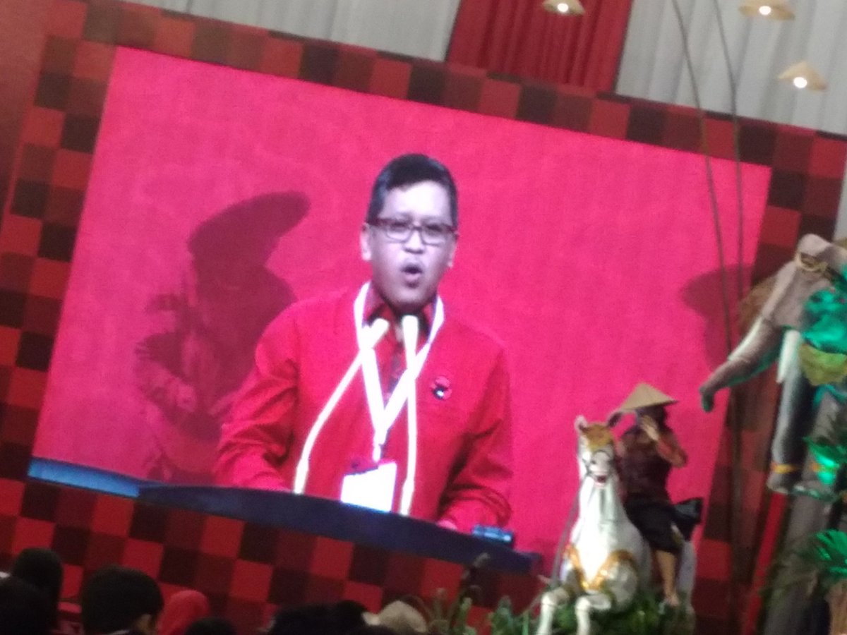 GesuriID's tweet photo. Politik harus bergerak turun ke bawah menyatu dengan rakyat (Sekjen PDI Perjuangan Hasto Kristiyanto) #PDIPerjuangan #RAKYATSTRONG #PolitikHijau @DPD_PDIP_JABAR @PDI_Perjuangan https://t.co/3GxFYxTSSX