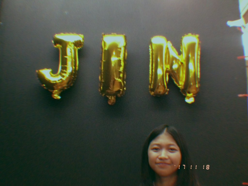 thatseokjinstan's tweet photo. happy birthday to my exhibit buddy! i love you and i hope you're having a great day hehe you deserve as much love as you give to jin, thank you for bearing with me and my jin shenanigans haha see you whenever! #HappyNicDay 💖✨ @peachyjinmin https://t.co/9F4hrSS5Kc