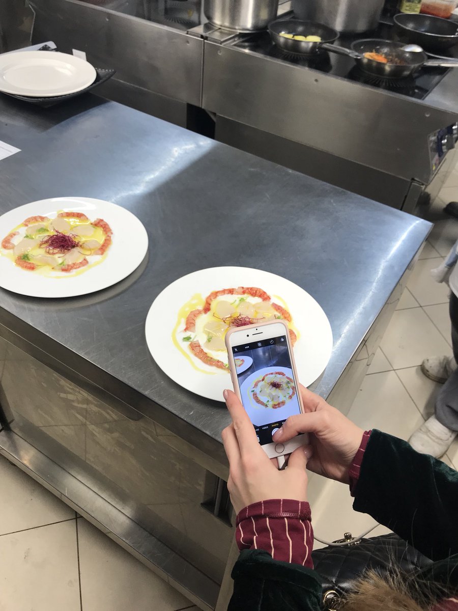 inLOMBARDIA's tweet photo. TREASURE HUNT- 6º stop
Trattoria “Il Carpaccio”
Take pictures in the kitchen 📸 and then... taste 😋
#ViewsofMilan #inLombardia https://t.co/RdjAeDO9VD