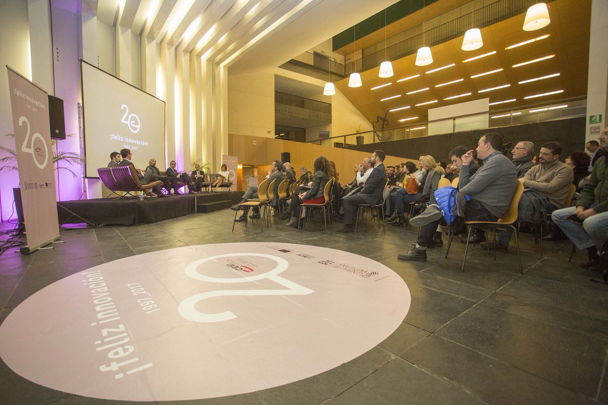 ClaraCastello_'s tweet photo. Repasando momentos vividos durante mesa redonda "Innovación avanzada y competitividad en Castellón" el pasado miércoles en #AuditoriCastelló. Gracias @CEEICastellon x la confianza. Aprendí mucho moderando reflexiones de @Cuatroochenta @ColorkerTiles @Benihort @zthotels #20CEEICS https://t.co/GOIxZzx8UL