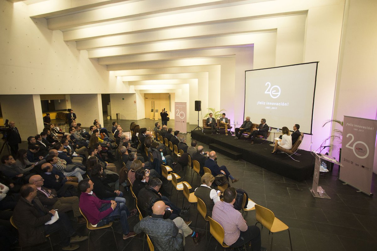 ClaraCastello_'s tweet photo. Repasando momentos vividos durante mesa redonda "Innovación avanzada y competitividad en Castellón" el pasado miércoles en #AuditoriCastelló. Gracias @CEEICastellon x la confianza. Aprendí mucho moderando reflexiones de @Cuatroochenta @ColorkerTiles @Benihort @zthotels #20CEEICS https://t.co/GOIxZzx8UL