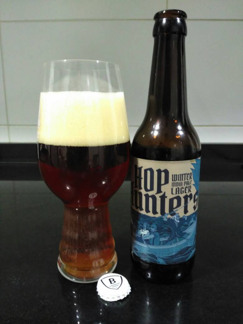 #HoyRecomendamos "Hop Hunters", india pale lager multicolaboración entre <a href="/LaQuinceBrewery/">La Quince Brew Wild</a>, @BidassoaBB, <a href="/drunkenbros/">Drunken Bros Entertainment</a> y <a href="/brewGross/">Gross Beer</a>. La versión de invierno de una de las primeras IPL que se elaboraron en nuestro país. Intensa y muy tropical en nariz y amarga y seca en boca.