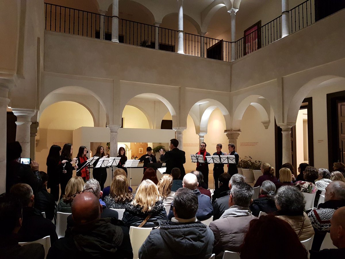 ethyssenmalaga's tweet photo. Compartimos algunas imágenes del concierto de ayer en #PatiodeColumnas @thyssenmalaga
https://t.co/adYvgm2jaH https://t.co/LtzWQj4mEI