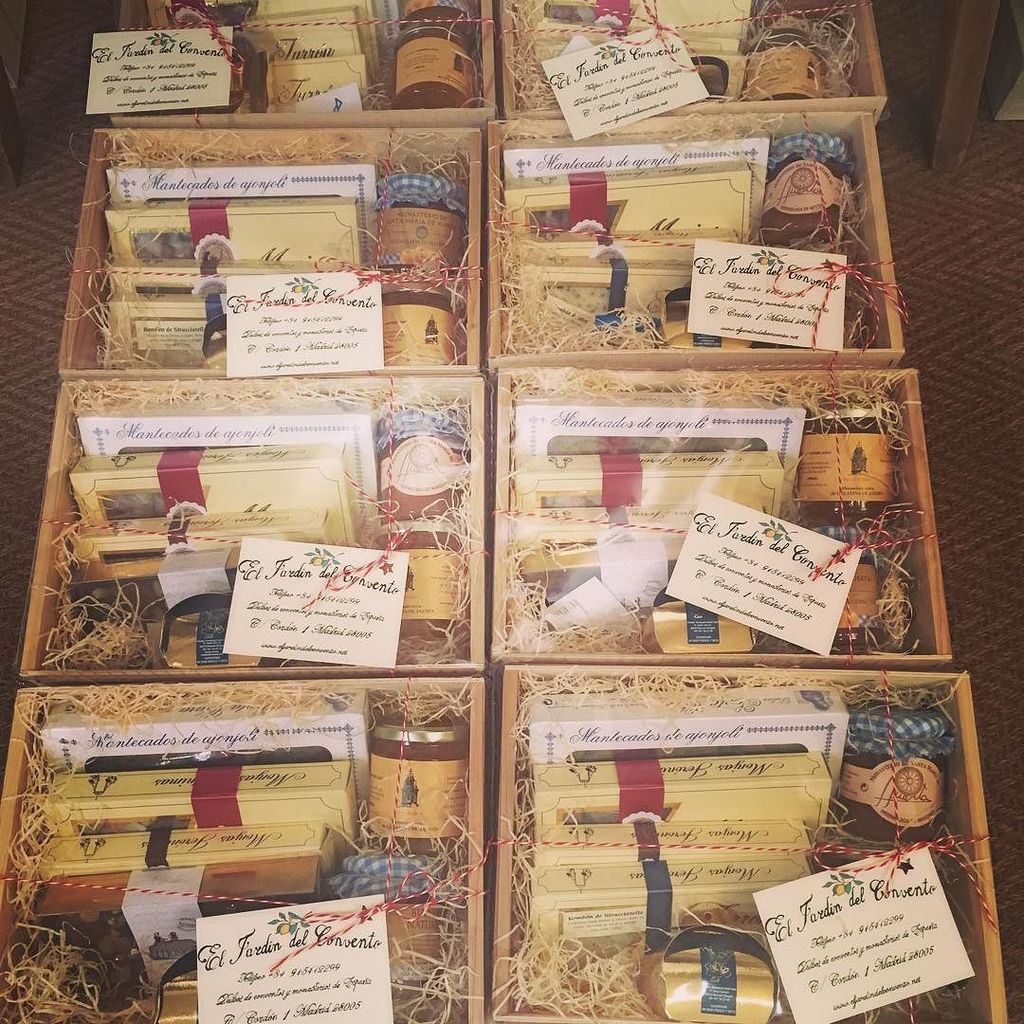 Jardinconvento's tweet image. 🎁REGALOS🎁 @eljardindelconvento #regalosgourmet #cestas #deliciousfood #dulces #navidad #food #sweet 😊😋