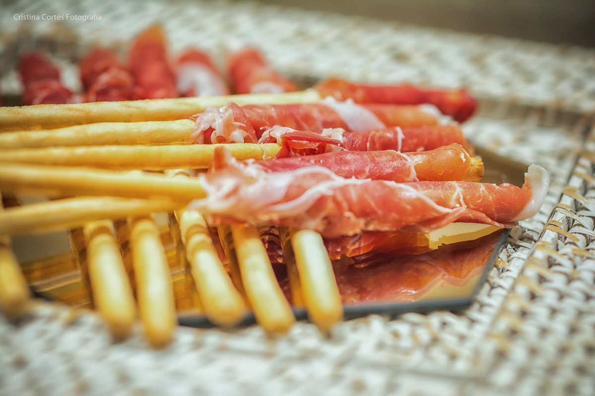 tardeparatodos's tweet photo. El catering de @augi_catering puso el sabor a nuestro último programa de radio desde @GrossDentistas. Os dejamos una muestra de lo que nuestros invitados pudieron degustar... ¡maravilloso! Puedes escuchar el programa completo en este enlace👉 https://t.co/dgsia1nb2H https://t.co/V7vHnmAfvA