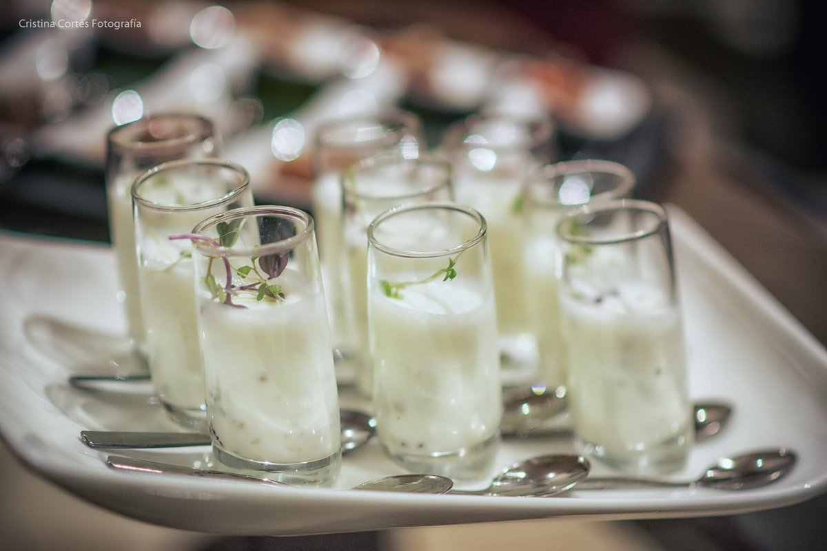 El catering de <a href="/augi_catering/">Augi Catering</a> puso el sabor a nuestro último programa de radio desde <a href="/GrossDentistas/">Gross Dentistas</a>. Os dejamos una muestra de lo que nuestros invitados pudieron degustar... ¡maravilloso! Puedes escuchar el programa completo en este enlace👉 goo.gl/JX7rbL