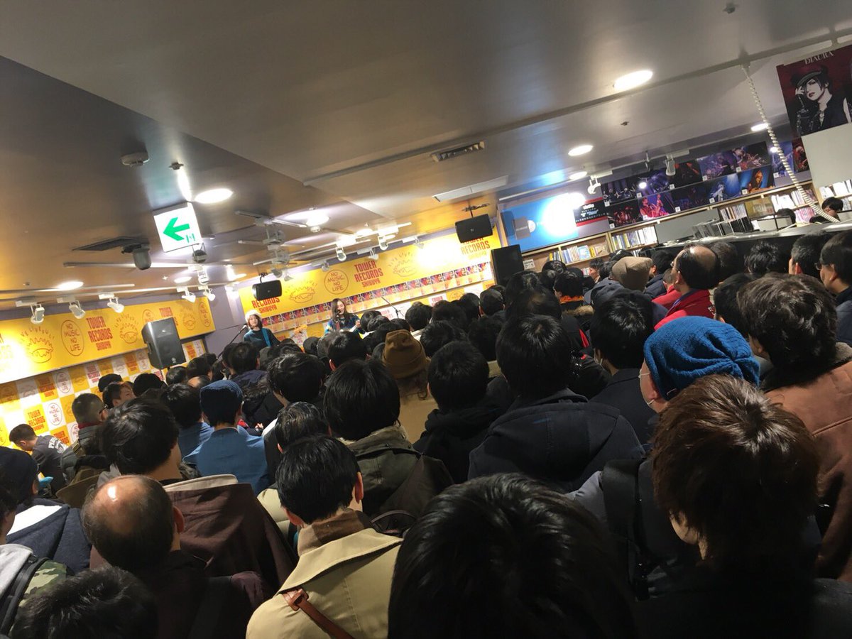 Chelsy_Hbm's tweet photo. タワーレコード渋谷店4階にて、18:00〜LIVE DVDリリースイベントでした！本当にたくさんのご来場、ありがとうございました！後ろまでギッシリ、一人一人の皆様へ、感謝です！
#Chelsy #LIVE #タワーレコード渋谷店 #リリイベ https://t.co/v8LPQt2TrW