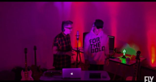 OxenteFly's tweet photo. Bom dia! Vamos começar o domingo ouvindo essa vibe incrível! #FlySession, com Luccas Carlos + Cbjr + Luan Santana! Vem conferir! 💥🎼🔝 @GAMACAIQUE @pcastagnoli https://t.co/tKyYzY509S https://t.co/u5gyRvKUHE