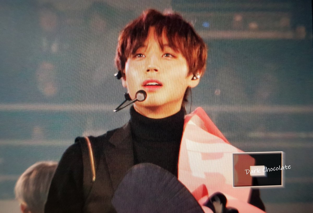 darkchoco529510's tweet photo. 171217 #워너원 #박지훈 #팬콘 

팬들 사랑스럽게 바라보는 지훈이...💕
너의 사랑에 우리도 행복해
앞으로도 계속 행복하자 https://t.co/F4pDo1bIA5