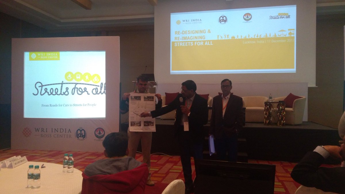 azrakhan87's tweet photo. Group presentation on intersection redesigning | #SreetsForAll #Lucknow https://t.co/wvmCBnHWTW